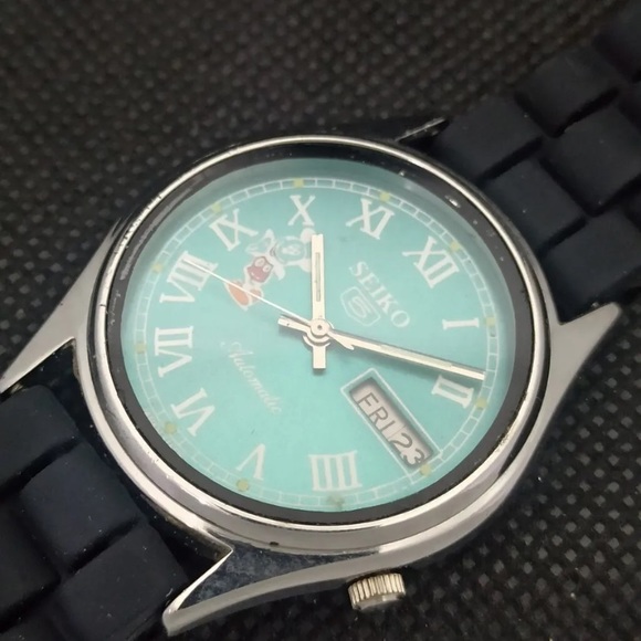 Vintage Automatic 70s Seiko 5 Mens Disney Blue Watch W/ Rubber Strap & Day Date - Picture 2 of 9